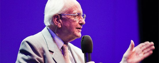 Johan Galtung bei der Eröffnung des Elevate Festivals 2011 Johan Galtung bei der Eröffnung des Elevate Festivals 2011