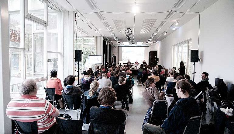 Discourse & Documentary FIlm Discourse & Documentary FIlm