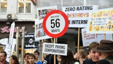  Überholspuren für die Großen, Kriechspuren für die Kleinen? CC BY 2.0, via flickr/AKVorrat